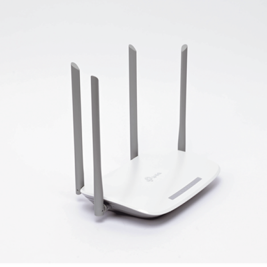 Router Inalámbrico ISP doble banda AC, 2.4 GHz y 5 GHz Hasta 1167 Mbps, 4 antenas externas omnidireccional, 3 Puertos LAN 10/100/1000 Mbps, 1 Puerto WAN 10/100/1000 Mbps