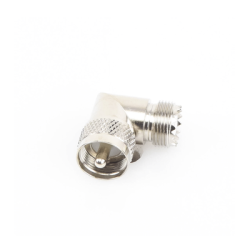 Adaptador en Ángulo Recto, de Conector UHF Macho (PL-259) a UHF Hembra (SO-239), Níquel/ Oro/ Delrin.