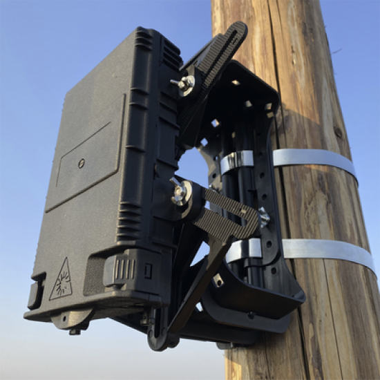 Bracket para Montaje de Caja de Empalme a Raqueta LP-CSS 