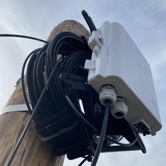 Bracket para Montaje de Caja de Empalme a Raqueta LP-CSS 