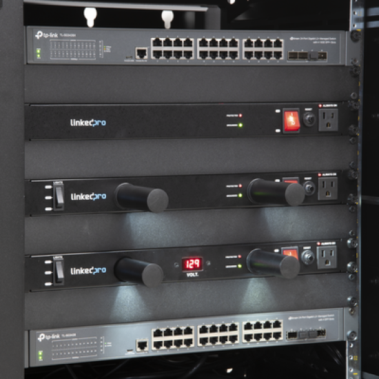 PDU para Distribución de Energía, Montaje en Rack, 11 salidas, Instalación Horizontal, de 19in, 1U, 15 Amp, 120 Vca