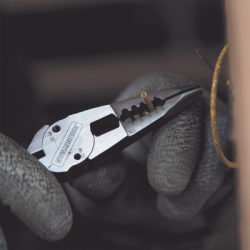 Pinzas Pelacables para  Cable Sólido 8-16 AWG y Cable Trenzado 10-18 AWG; de 8 Pulgadas.