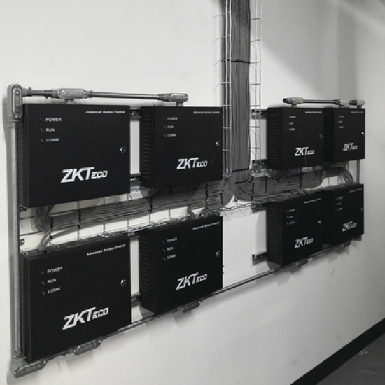 Controlador de Acceso / 1 PUERTA / Funcion ADMS PUSH Incluida / Alta Seguridad / 3 Años de Garantía / Biometría Integrada / 20,000 Huellas / Software de integración ZKBioSecurity