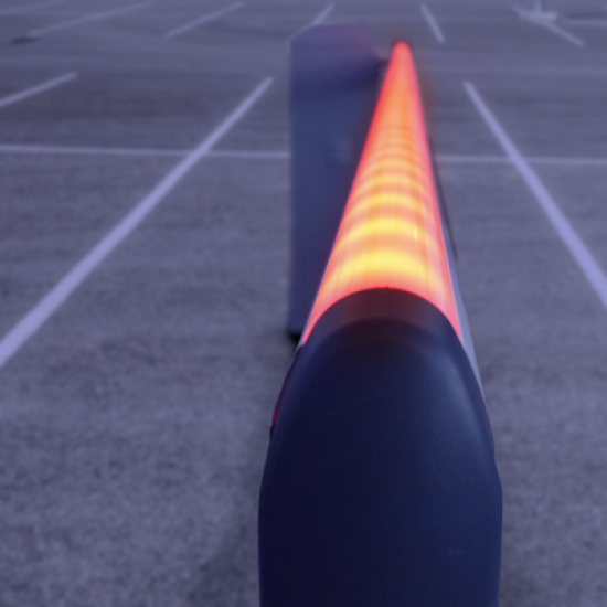 Barrera vehicular derecha / Soporta Brazo de hasta 3 m / Apertura en 1.5 s / Final de Carrera Ajustable por Programación / 