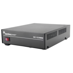 Fuente de poder 13.8V, 19A, conmutada con circuito cargador de baterías.