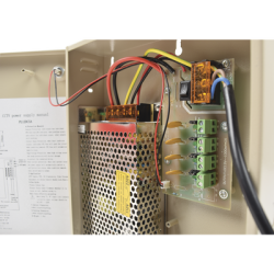 Fuente de poder profesional para CCTV  de 12 Vcc @ 5A,  para 4 cámaras ; Voltaje de entrada de 100-240 Vca