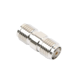 Adaptador en Línea tipo Barril, de Conector SMA Hembra a SMA Hembra, Níquel/ Oro/ Teflón.