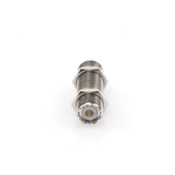 Adaptador Pasamuros de Doble UHF Hembra (SO-239), Montaje para Panel con Rosca Estándar.