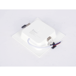 Spot Cuadrado Empotrable / 12 x 12 cm / Luz Fría / 110 V / 6 W / 420 lúmenes / 25000 hrs / Ángulo de apertura 120° / IP20