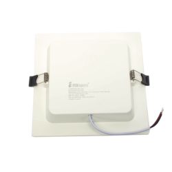 Spot Cuadrado Empotrable / 17.5 x 17.5 cm / Luz Fría / 110 V / 15 W / 1200 lúmenes / 25000 hrs / Ángulo de apertura 120° / IP20