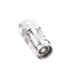 Adaptador en Línea de Conector 4.3-10 Hembra a N Macho, Bronce Blanco/ Plata/ Teflón.