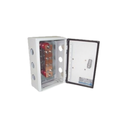 Barra de Unión y Distribución de Hilos Tierra Física con Gabinete de 1000 Amperes de Capacidad.