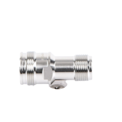 Adaptador en Línea de Conector 4.3-10 Macho a N Hembra, Bronce Blanco/ Plata/ Teflón.