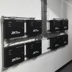 Controlador de Acceso / 1 PUERTA / Funcion ADMS PUSH Incluida / Alta Seguridad / 3 Años de Garantía / Biometría Integrada / 20,000 Huellas / Software de integración ZKBioSecurity